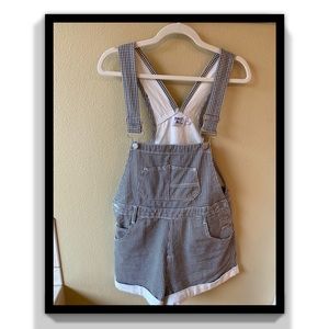 Oversized overall shorts